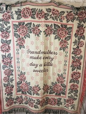 🌸 Vintage Cottagecore Floral Throw Blanket – “Grandmothers Make Every Day Sweet